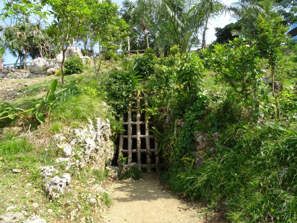 嘉数高台にある反斜面陣地