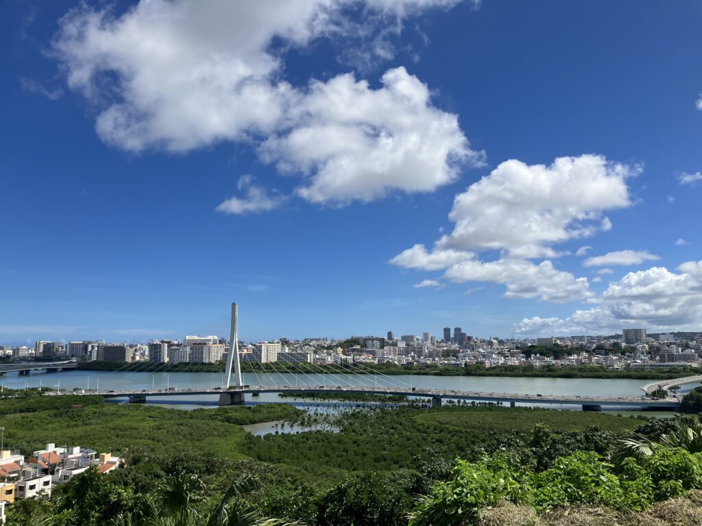 「豊見城城跡」から見る那覇の景色